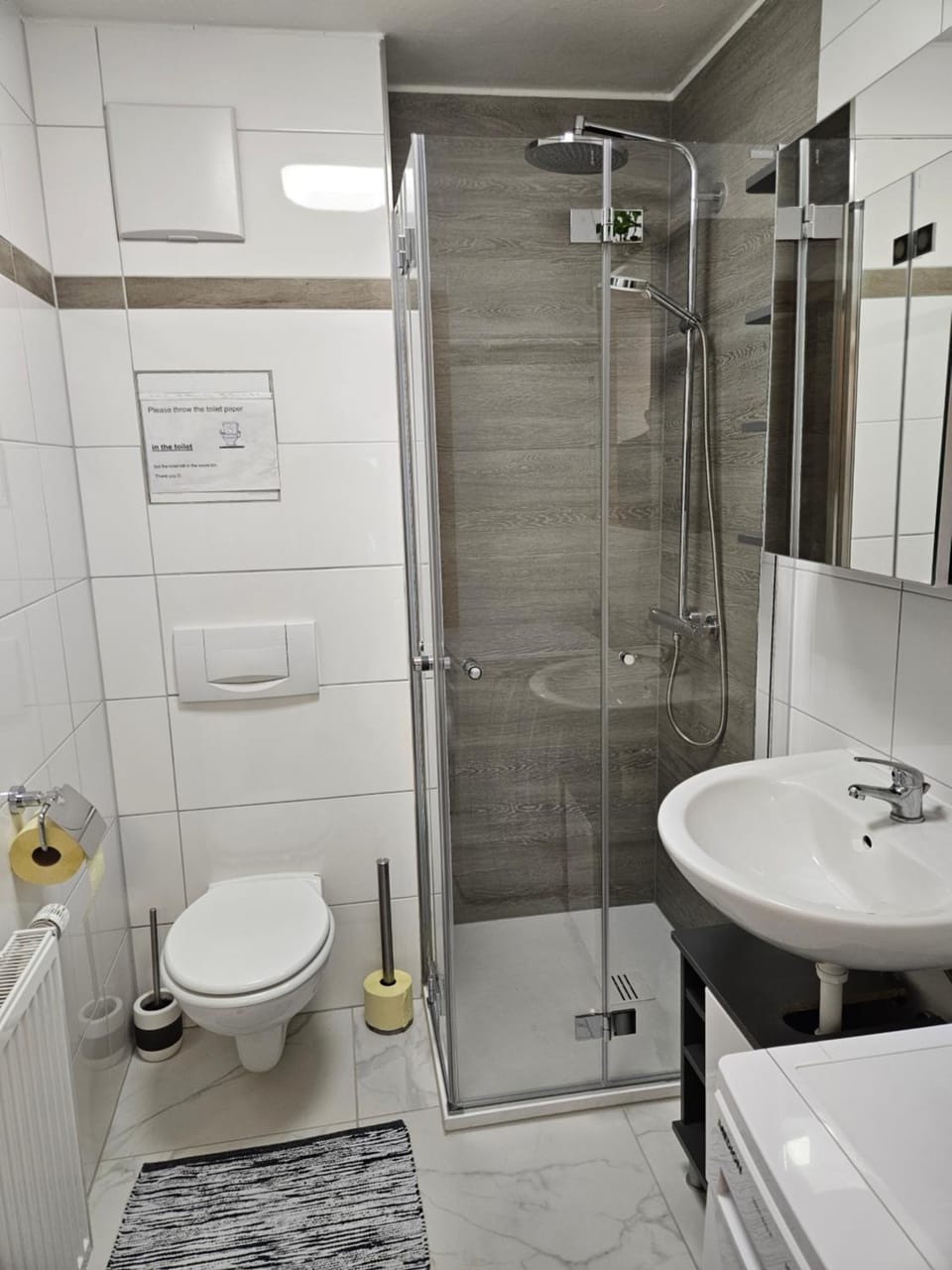 Shower, Toilet, Bathroom, towels, washing machine