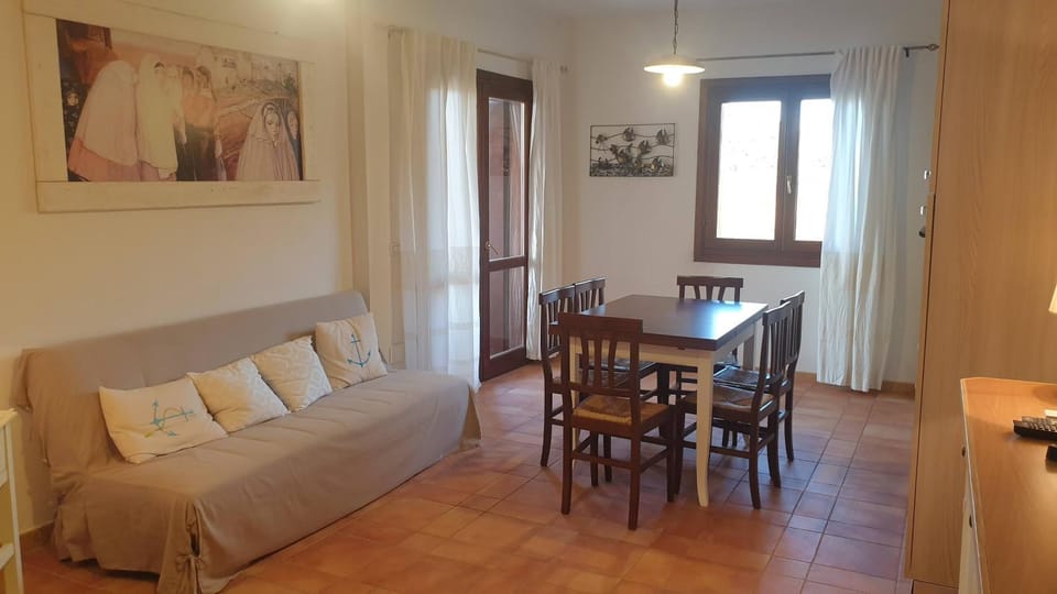 Capo Figari 15, Appartamento spazioso nel centro di Golfo Aranci con terrazza, Wi-Fi, parcheggio gratuito Apartment in Golfo Aranci