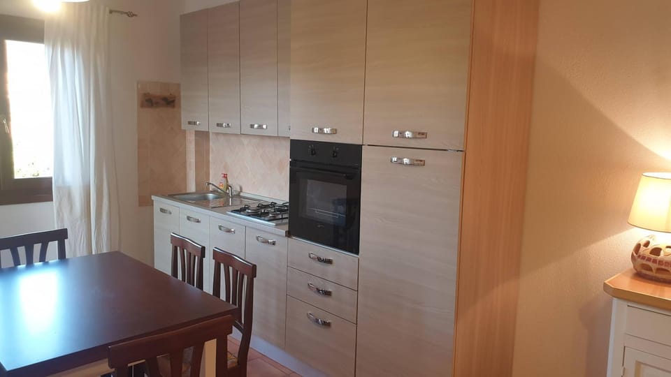 Capo Figari 15, Appartamento spazioso nel centro di Golfo Aranci con terrazza, Wi-Fi, parcheggio gratuito Apartment in Golfo Aranci