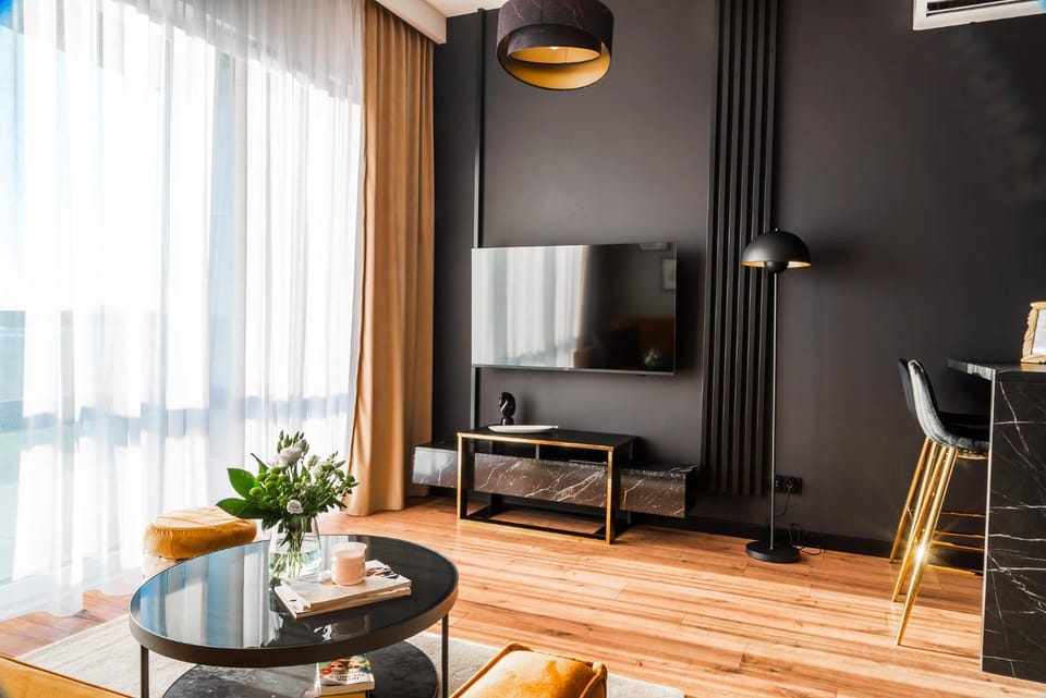 Communal lounge/ TV room, TV and multimedia, Living room, Seating area, Dining area