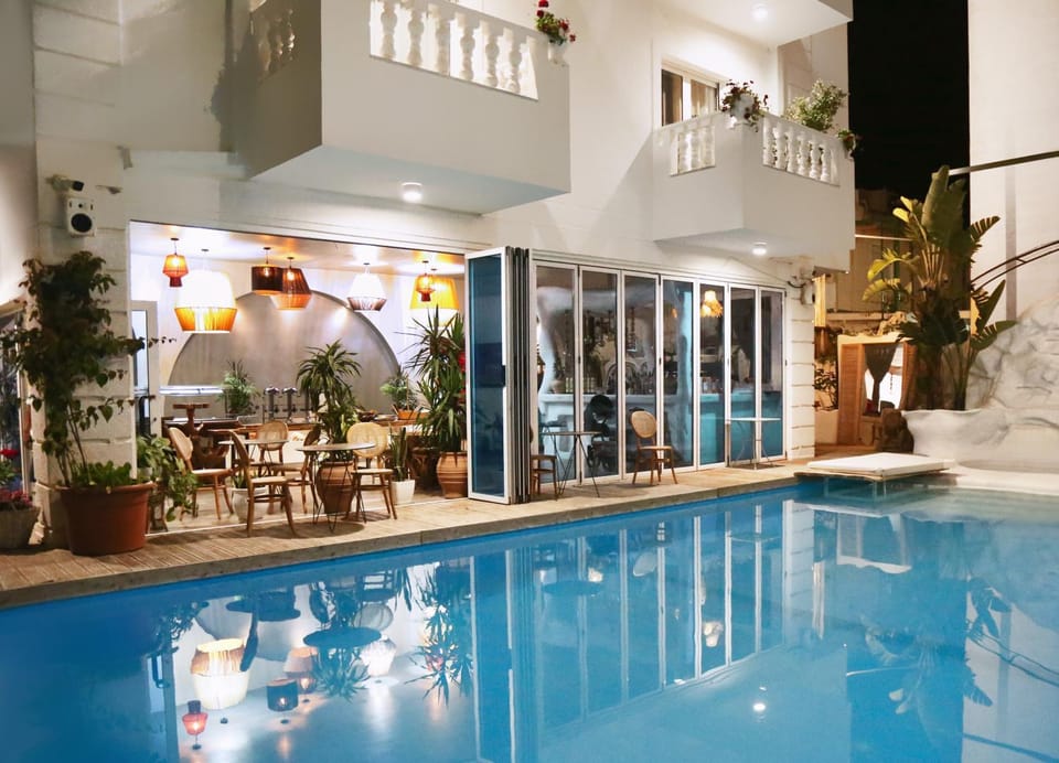 Pool view, Swimming pool, sunbed