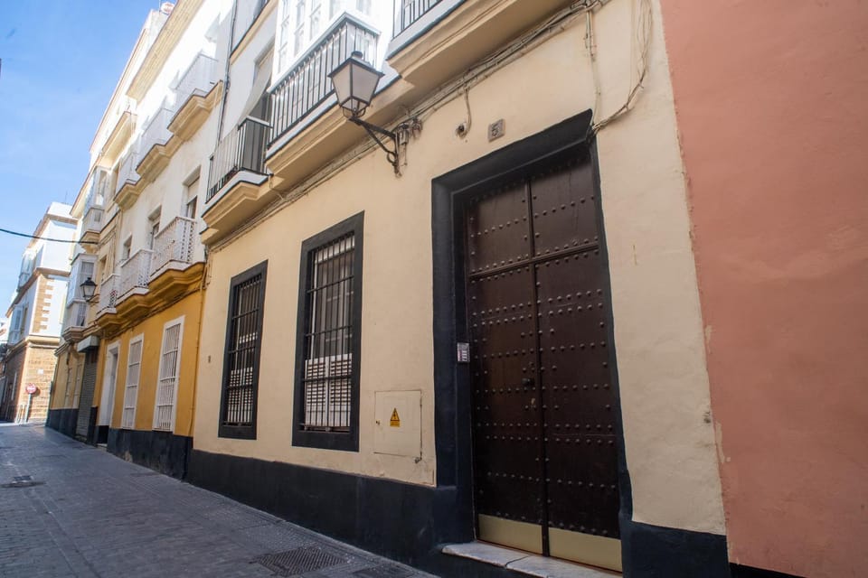 Property building, Facade/entrance