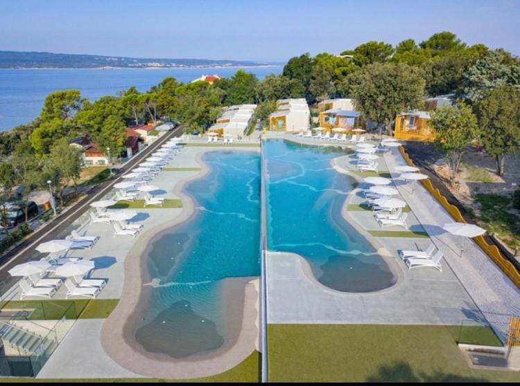 Swimming pool, Swimming pool