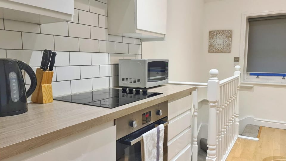 Modern & Central, Perfect Beach Getaway- 2min Walk House in Hove