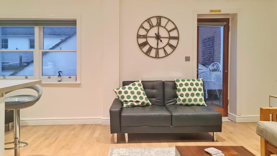 Modern & Central, Perfect Beach Getaway- 2min Walk House in Hove