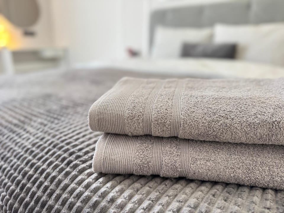 Bed, Photo of the whole room, Bedroom, towels