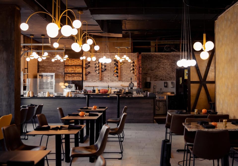 Restaurant/places to eat, Lounge or bar, Food and drinks, Banquet/Function facilities, Food