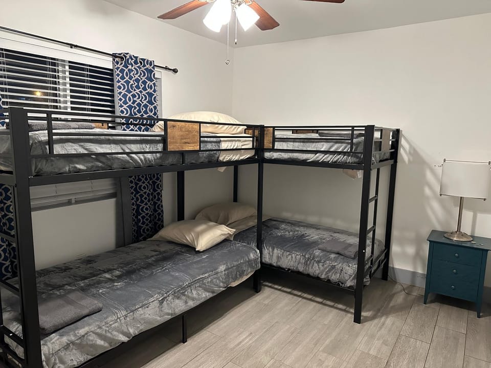 Bekahouse Hostel with parking, backyard and laundry Vacation rental in Ives Estates