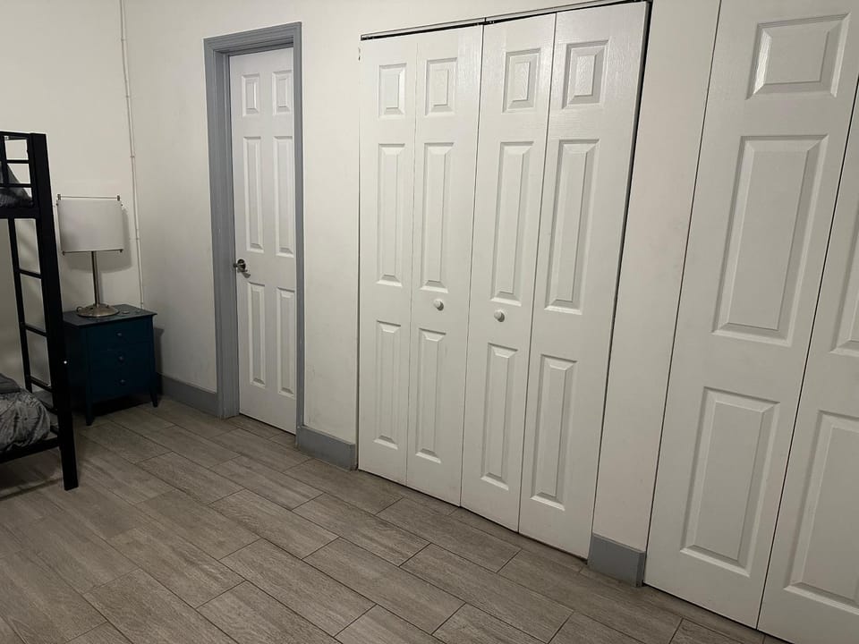 Bekahouse Hostel with parking, backyard and laundry Vacation rental in Ives Estates
