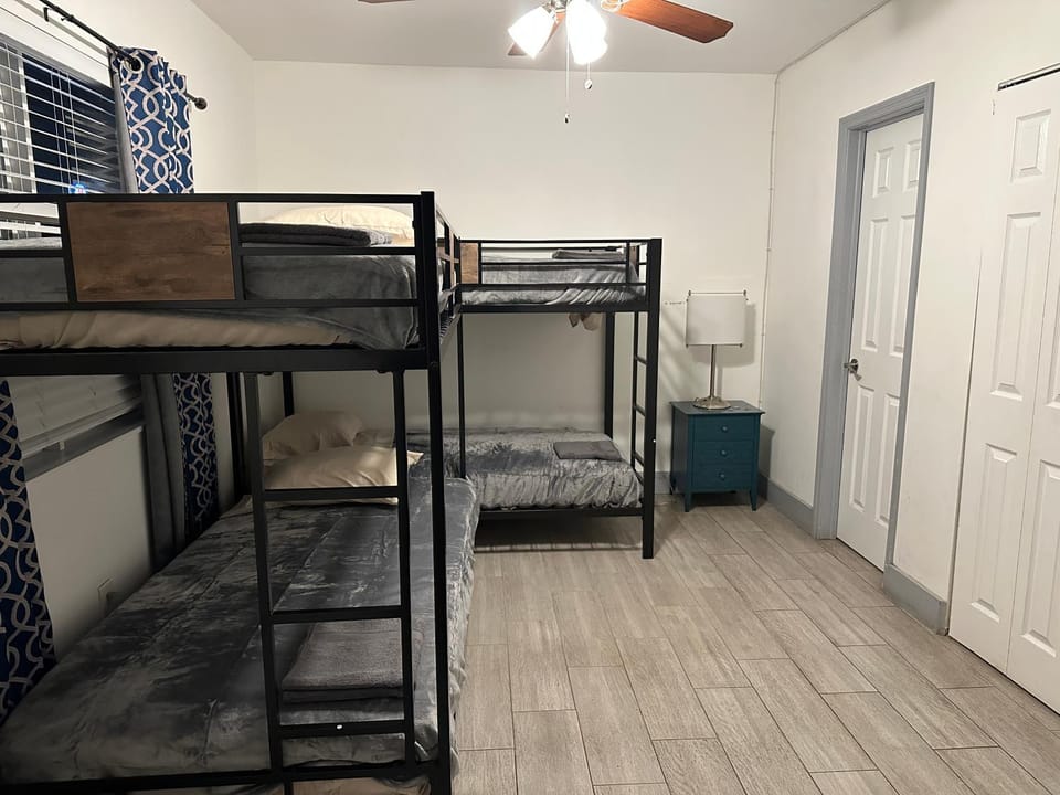 Bekahouse Hostel with parking, backyard and laundry Vacation rental in Ives Estates