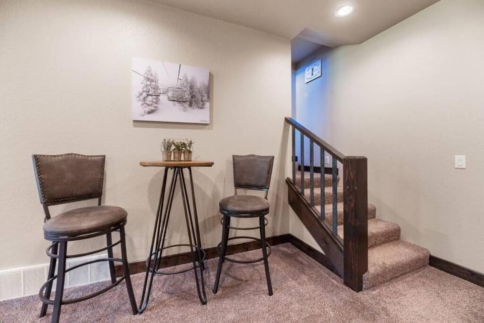 Sunrise Pines- Executive Suites & Private Baths House in North Lawrence