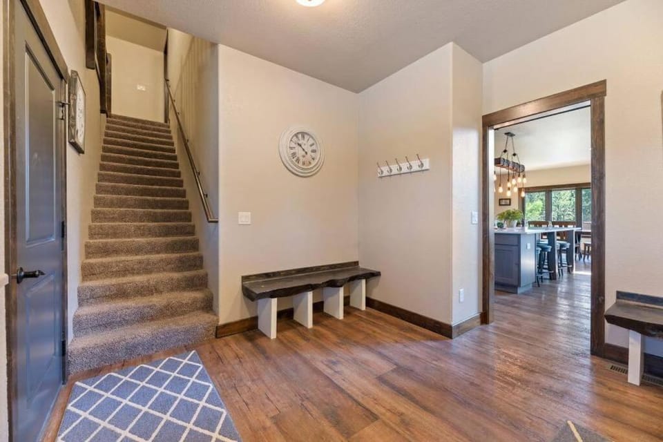 Sunrise Pines- Executive Suites & Private Baths House in North Lawrence