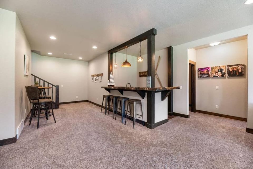 Sunrise Pines- Executive Suites & Private Baths House in North Lawrence