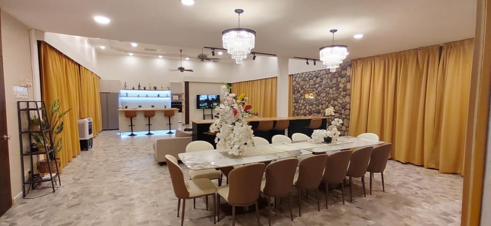 Living room, Dining area
