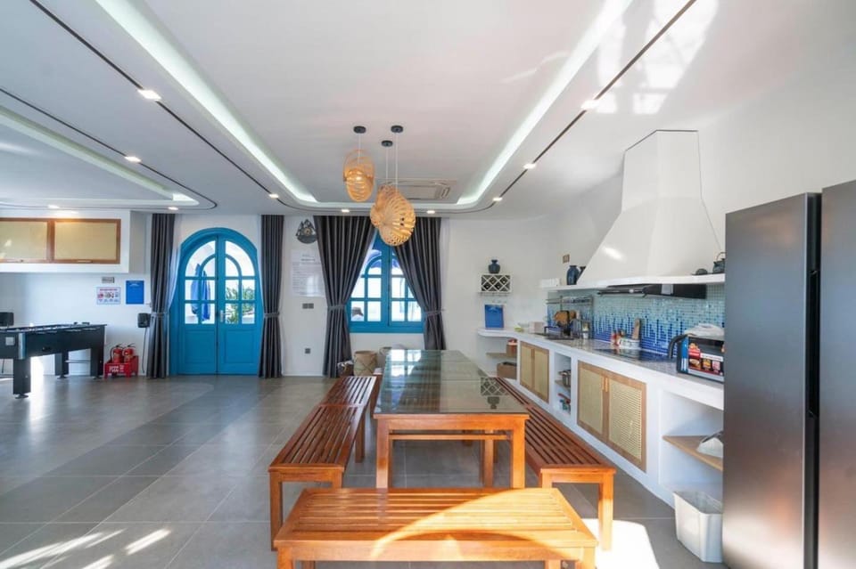 Kitchen or kitchenette, kitchen