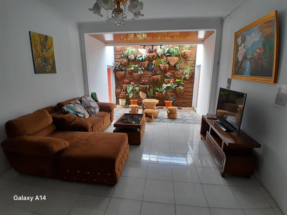 Communal lounge/ TV room, TV and multimedia, Living room, Seating area, Evening entertainment