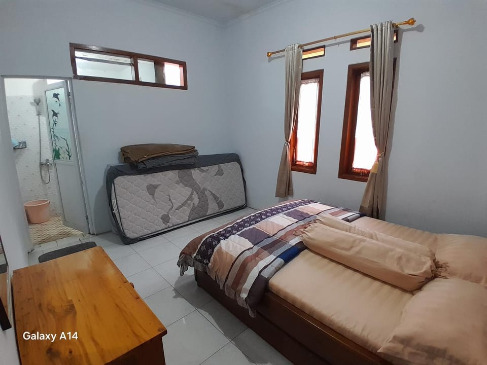 Bed, Photo of the whole room, Bedroom, towels, wardrobe