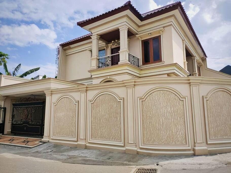 Property building, Day