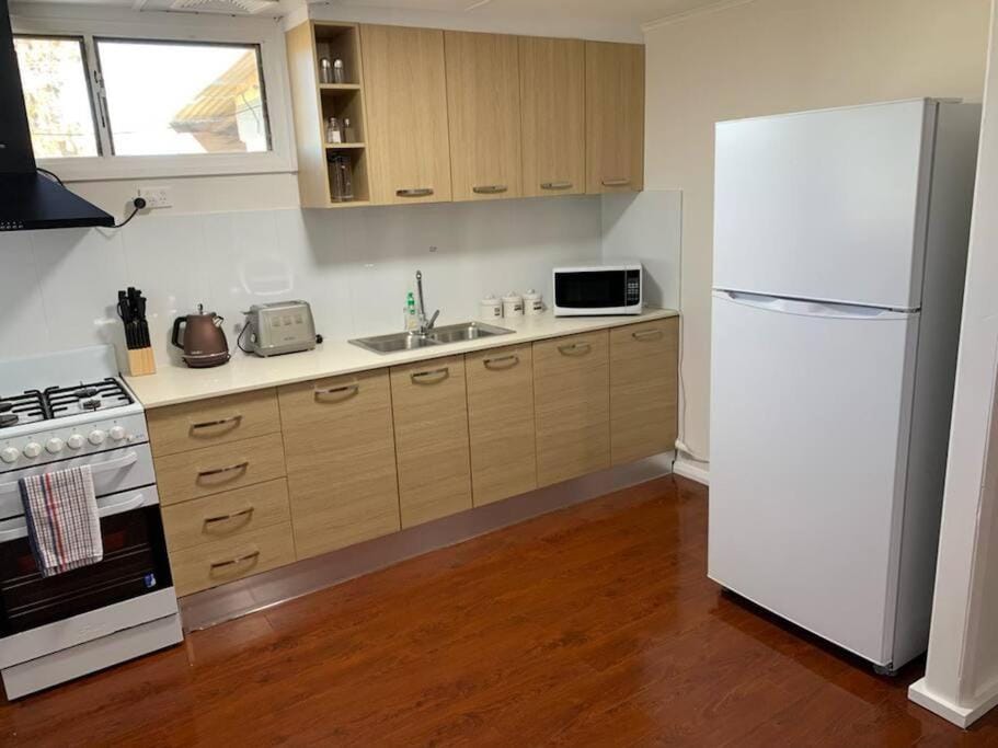 Kitchen or kitchenette, minibar, pet friendly, stove, toaster