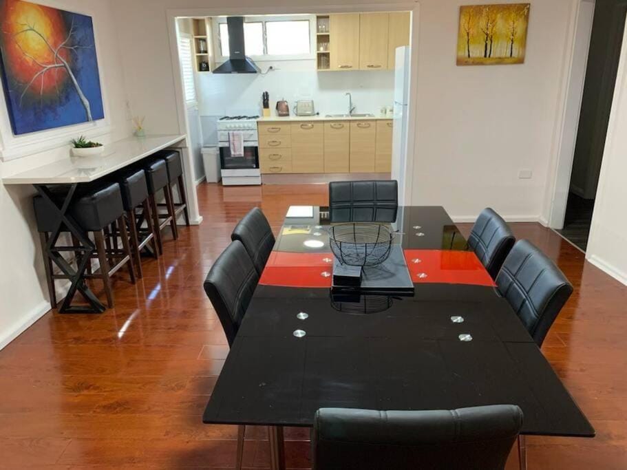 Property building, Dining area, kitchen
