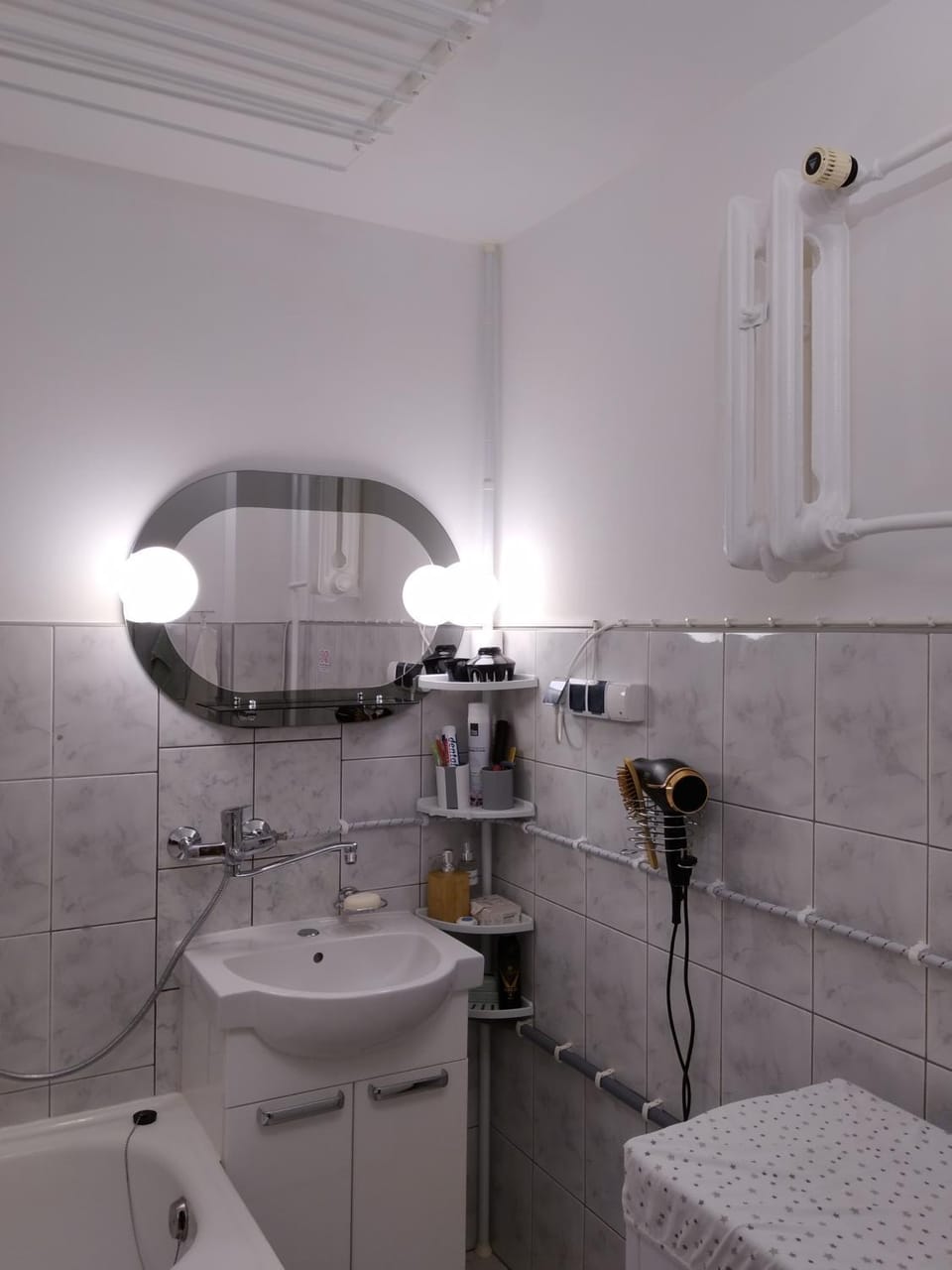 Bathroom, Bath, heating, laundry, washing machine, dryer