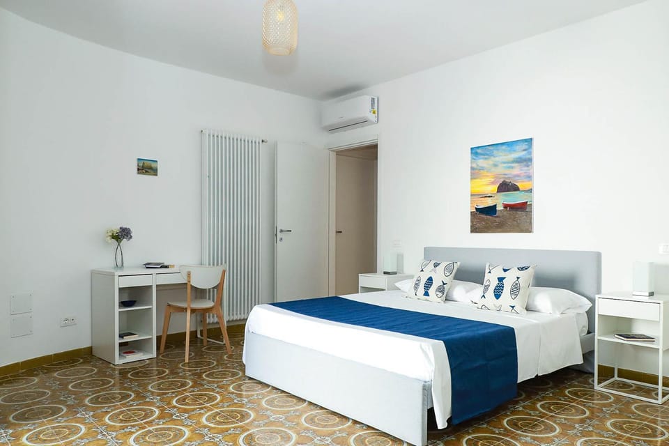 Bed, Photo of the whole room, Bedroom, wardrobe, air conditioner