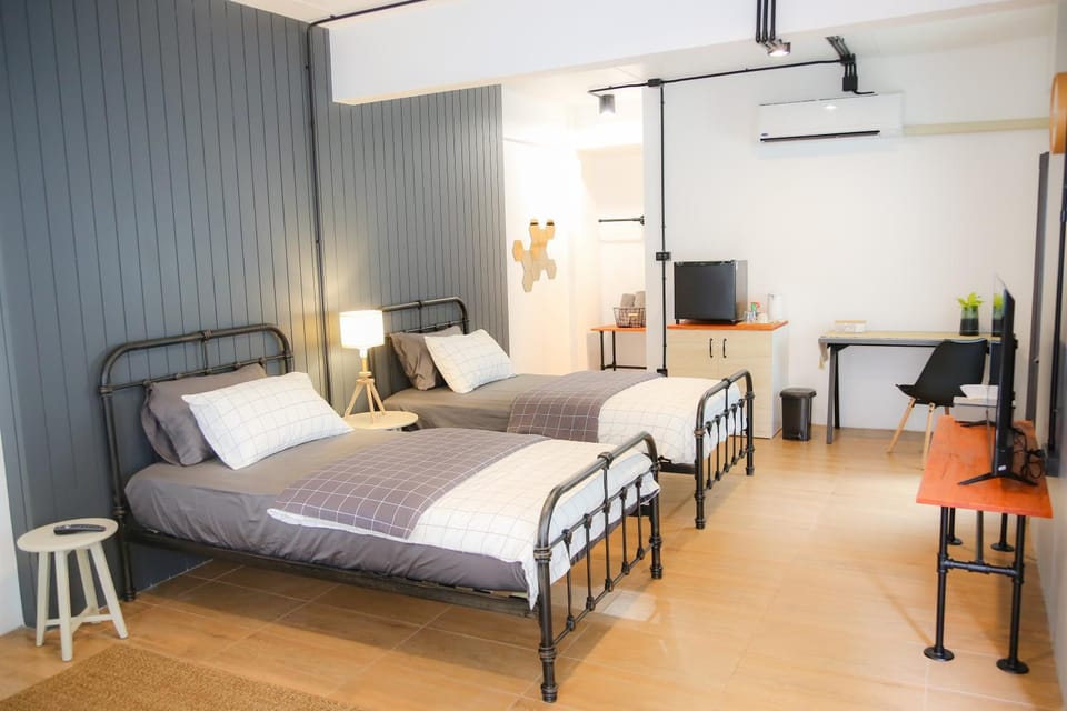 Photo of the whole room, Seating area, Bedroom