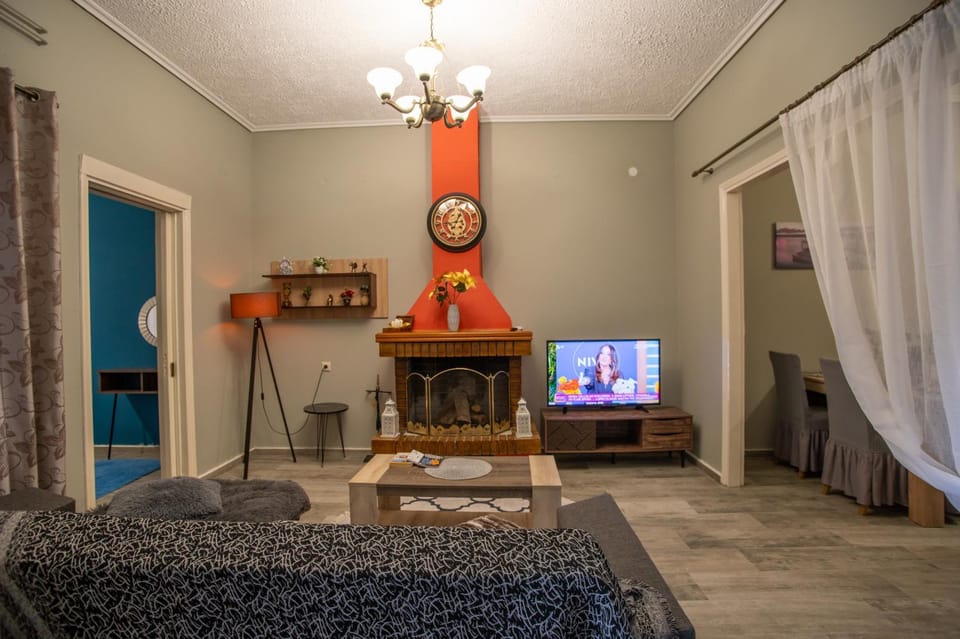 TV and multimedia, Living room, Seating area, fireplace