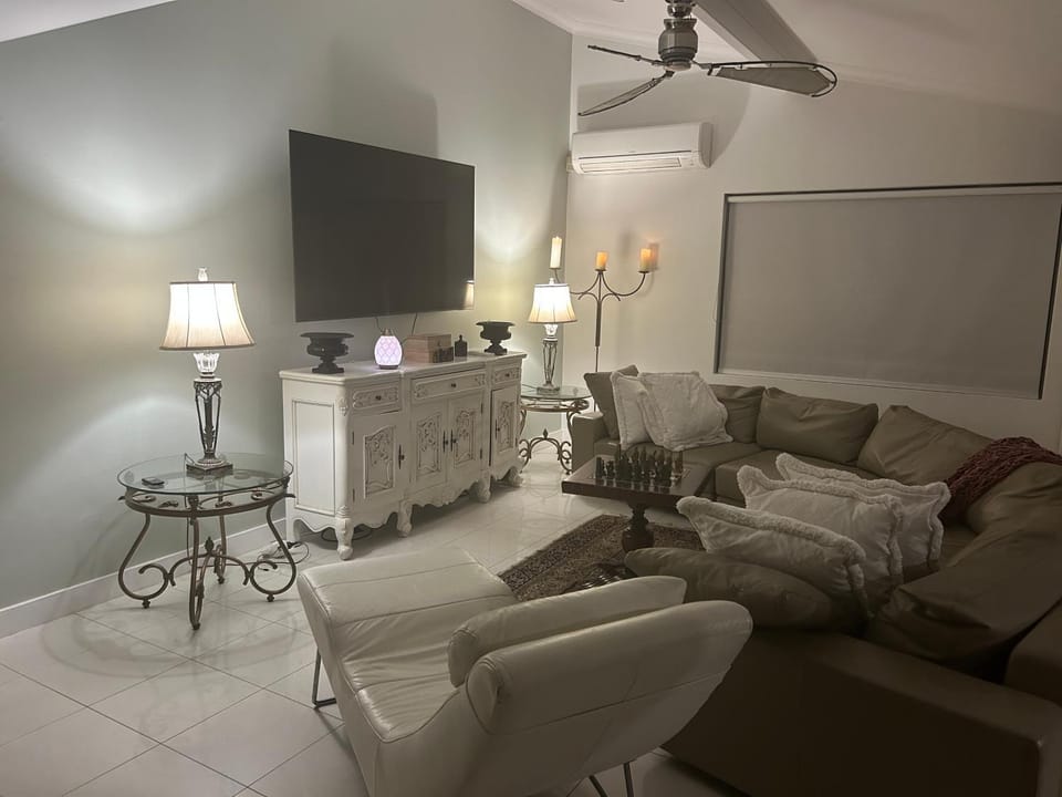 Koombana Escape 5 bedroom house House in Perth