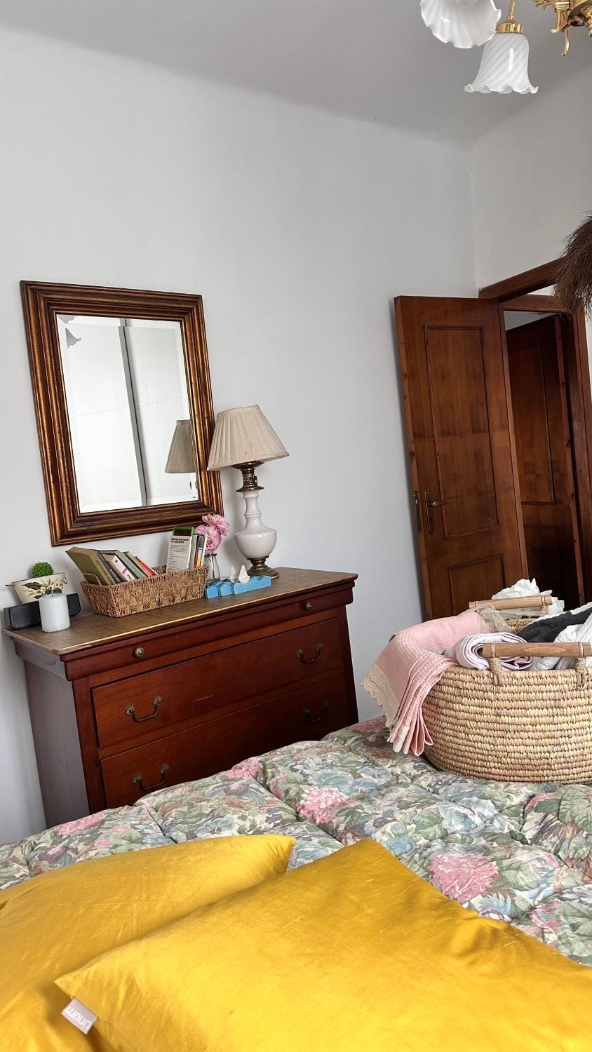 Bed, Photo of the whole room, Bedroom, fireplace