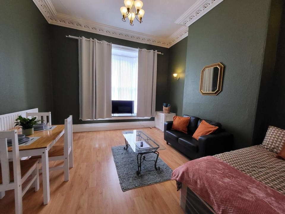 Large Digbeth Double Room Shared Bathroom Apartment in Birmingham
