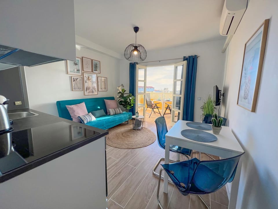 Balcony/Terrace, Kitchen or kitchenette, Living room