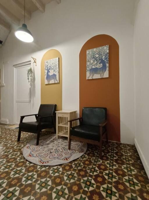 UNESCO Bohemian Style Heritage House at Georgetown 5BR 14 pax House in George Town