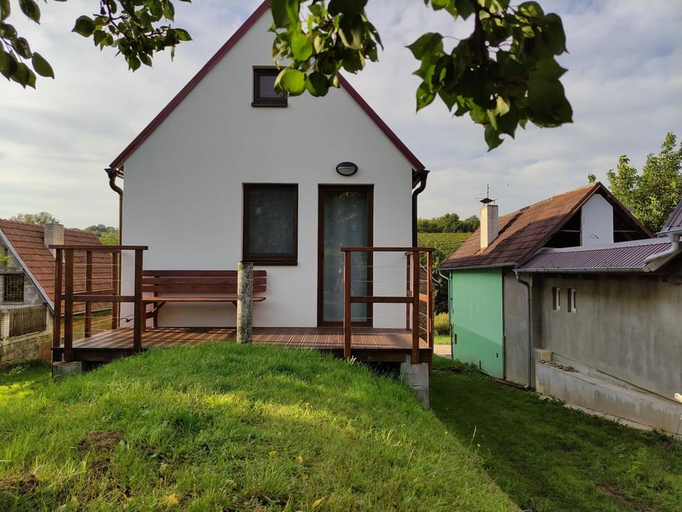 Vojtěch Jestřáb - rodinné vinařství House in South Moravian Region