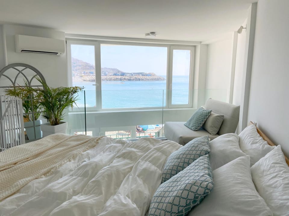 Bedroom, Sea view