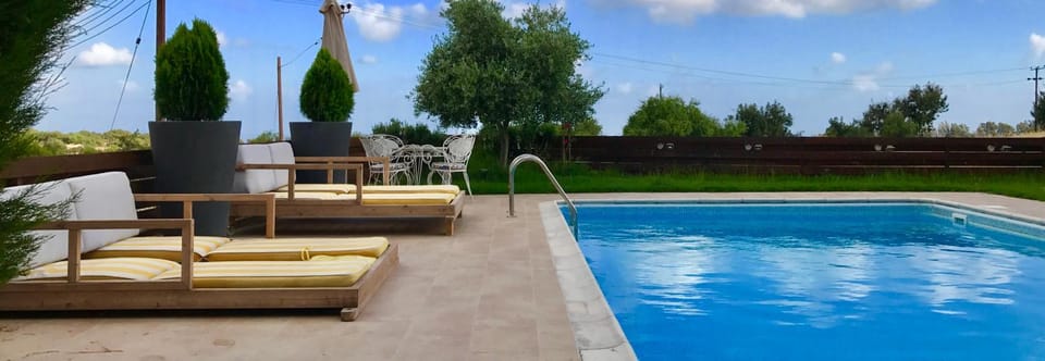 Swimming pool, sunbed