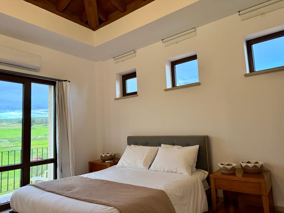 Bed, Bedroom, air conditioner