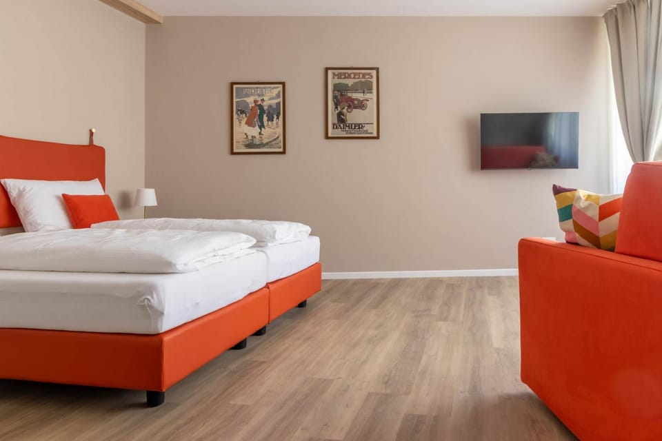 Bed, Living room, Photo of the whole room