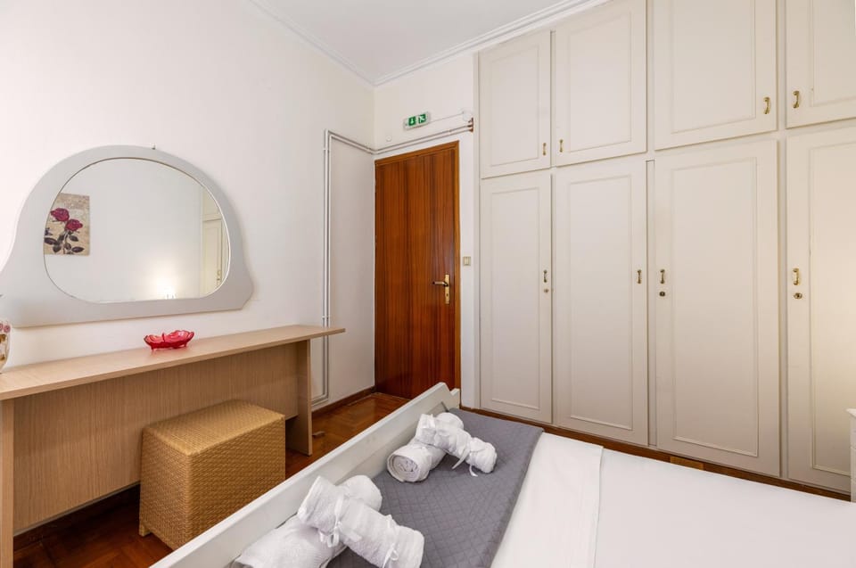 Bed, Photo of the whole room, Bedroom, towels, wardrobe
