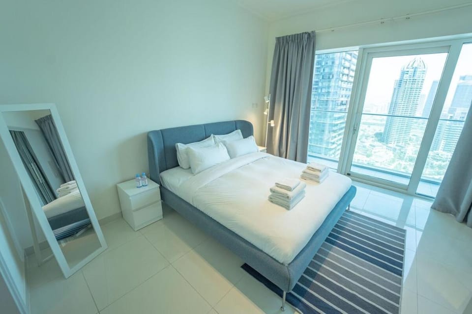 AWS Holiday Homes - Unique Views at Damac Heights Apartment in Dubai