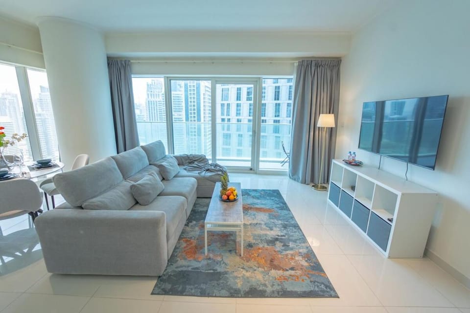 AWS Holiday Homes - Unique Views at Damac Heights Apartment in Dubai