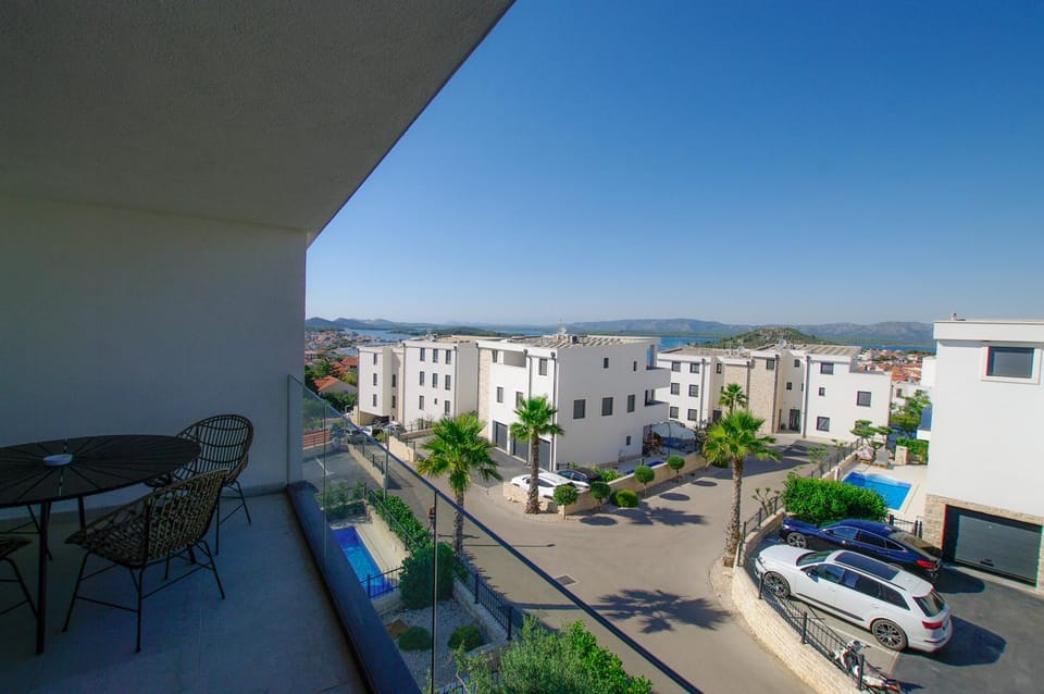 Balcony/Terrace, City view, Street view