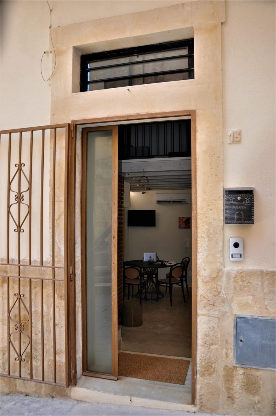 Facade/entrance