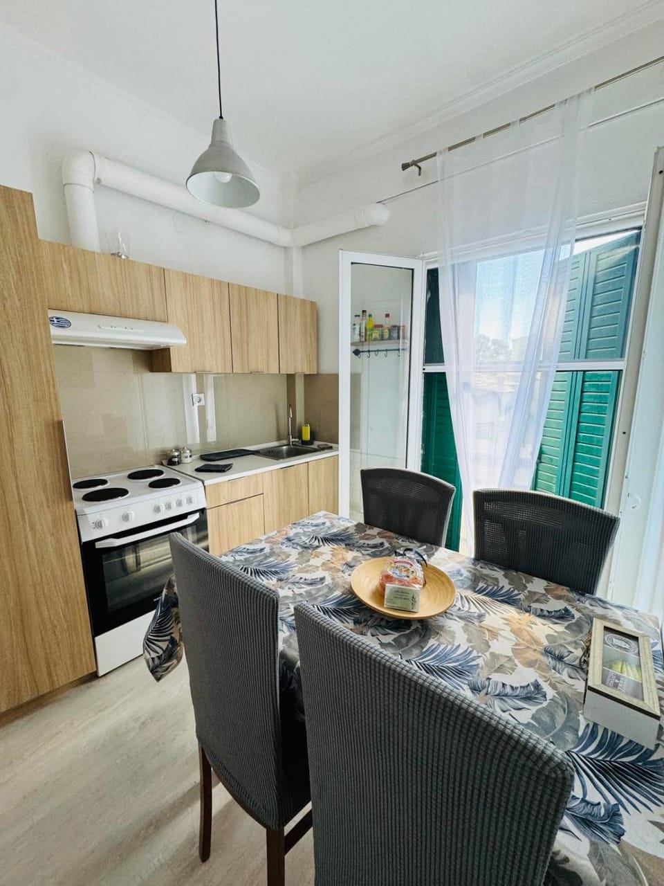 Kitchen or kitchenette, Dining area, Food, stove