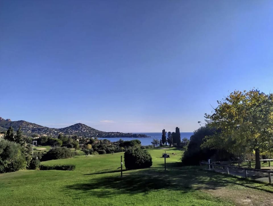 Cozy Apartment in Agay with Stunning Views Apartment in Saint-Raphael