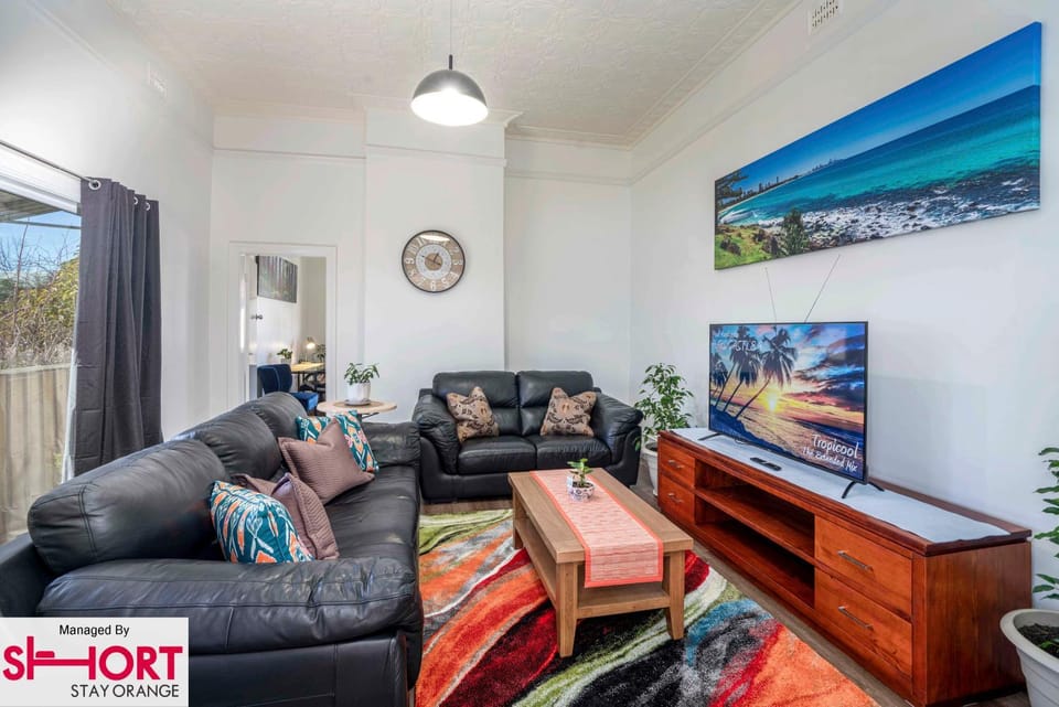 TV and multimedia, Living room, Evening entertainment