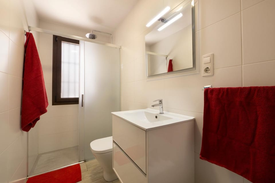 Toilet, Bathroom, towels