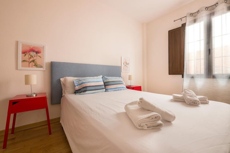 Bed, Bedroom, towels