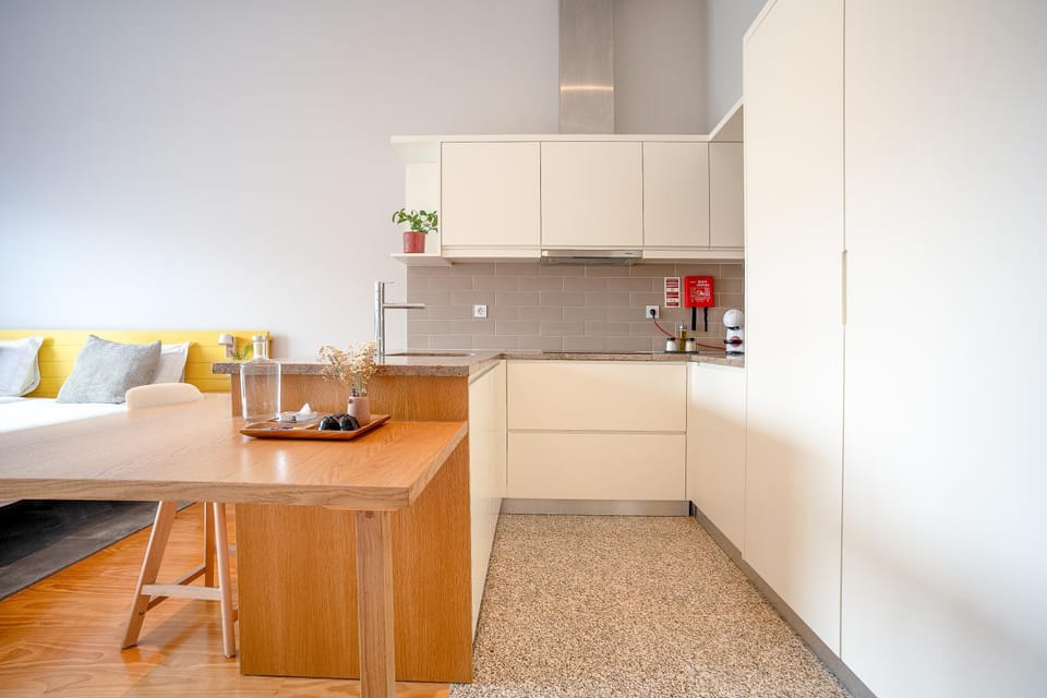 Kitchen or kitchenette, Dining area, stove