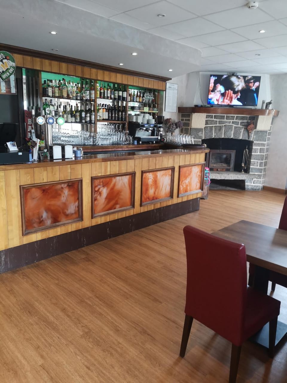 Restaurant/places to eat, Lounge or bar